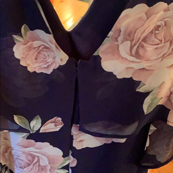 Lulu’s Gorgeous dress - So Pretty! Long dress, excellent condition! - Picture 14 of 16